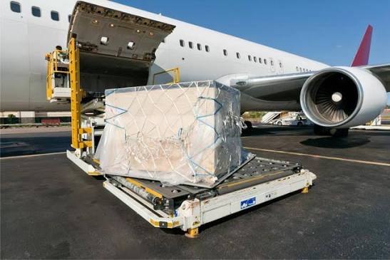 Aircraft pallet building - cargo loaded onto aircraft ULD